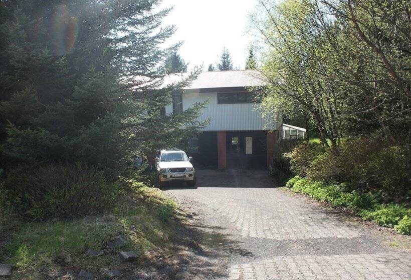 تختخواب و صبحانه Brekkugerdi Guesthouse