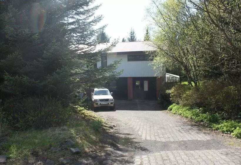 تختخواب و صبحانه Brekkugerdi Guesthouse