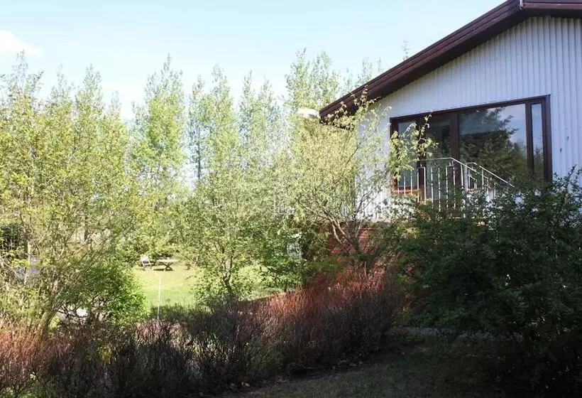 تختخواب و صبحانه Brekkugerdi Guesthouse