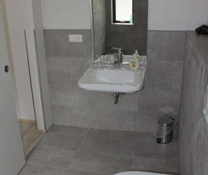 تختخواب و صبحانه Brekkugerdi Guesthouse