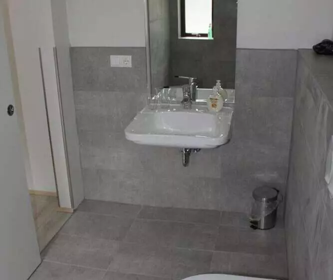 تختخواب و صبحانه Brekkugerdi Guesthouse