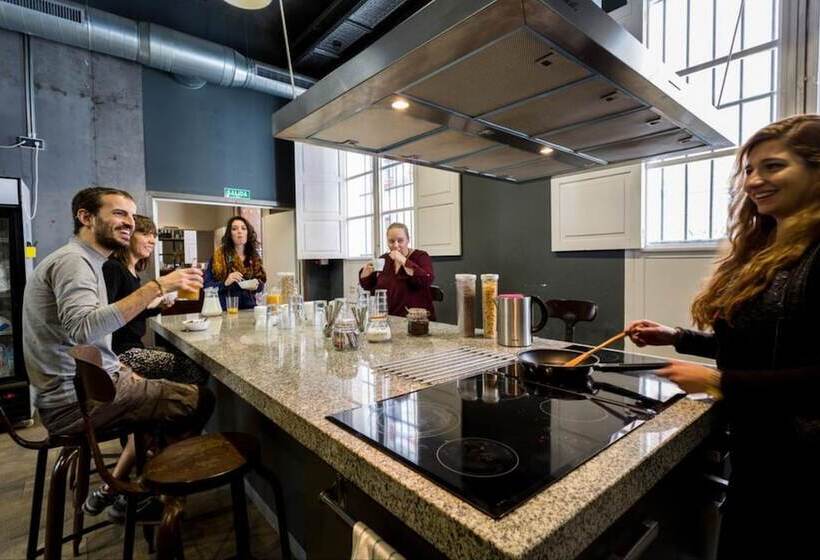 Black Swan Hostel Sevilla