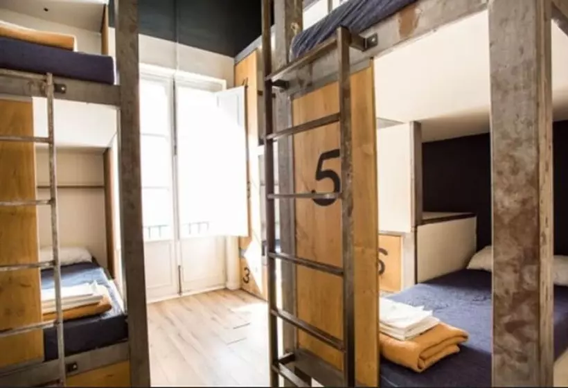 Black Swan Hostel Sevilla