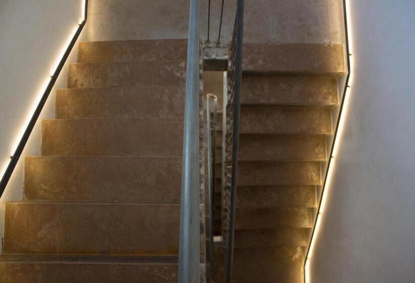 Black Swan Hostel Sevilla