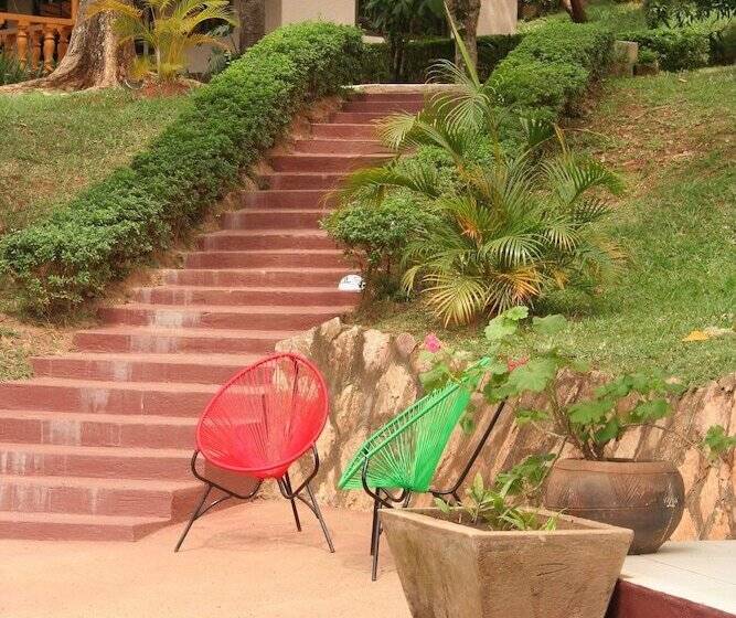 تختخواب و صبحانه Bromelia Guesthouse