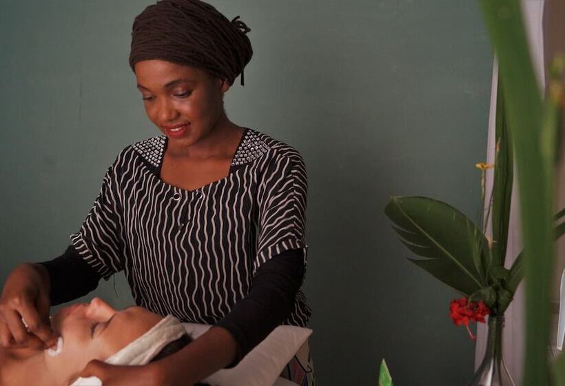 تختخواب و صبحانه Bromelia Guesthouse