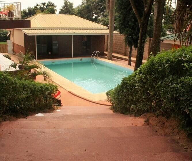 تختخواب و صبحانه Bromelia Guesthouse