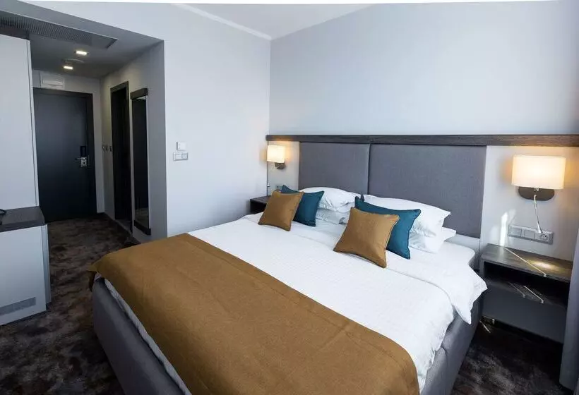 هتل Best Western Plus Premium Inn