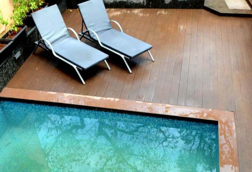 Отель Comfort Inn Emerald