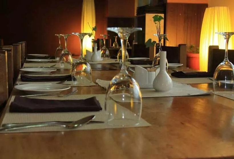 هتل Khamsum Inn
