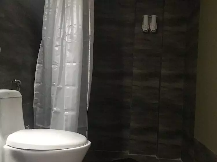 هتل Khamsum Inn