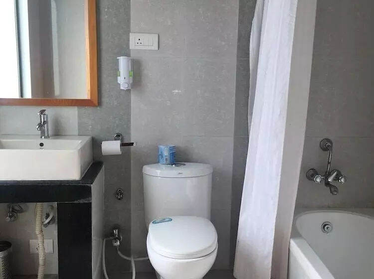 هتل Khamsum Inn