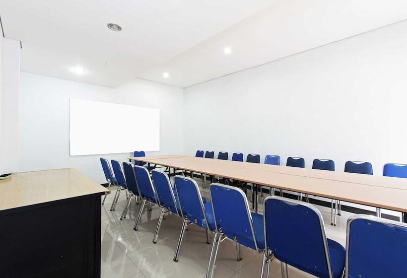 Hotell Reddoorz Plus @ Jalan Pemuda Jakarta