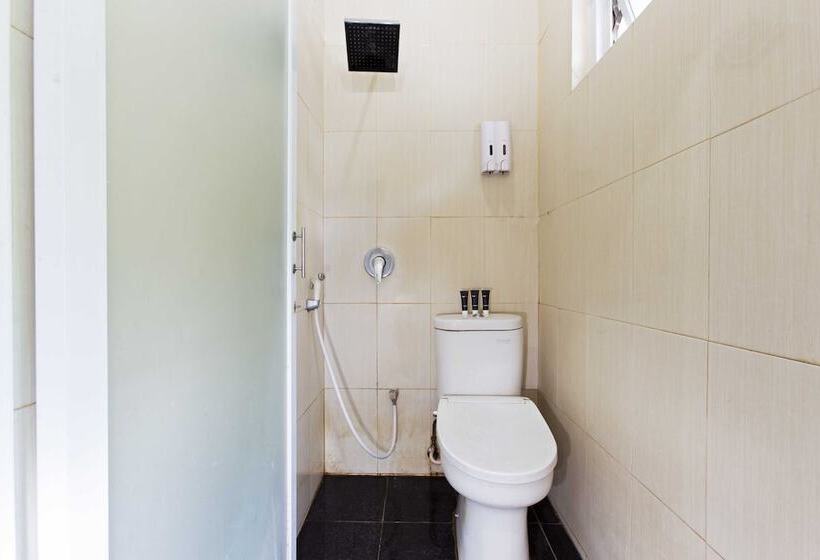 Hotell Reddoorz Plus @ Jalan Pemuda Jakarta