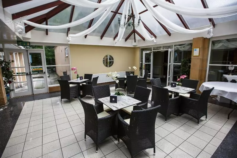 Shaw Hill Hotel Golf And Country Club