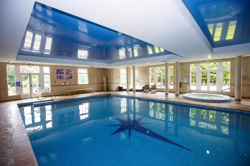 Shaw Hill Hotel Golf And Country Club
