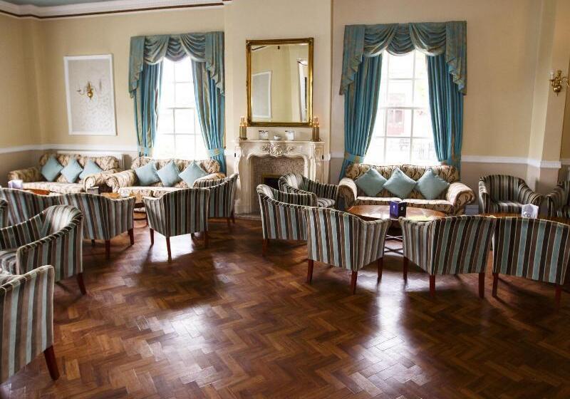 Shaw Hill Hotel Golf And Country Club