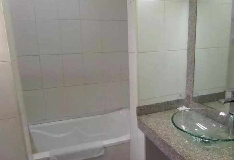 ホテル Triedent Suites