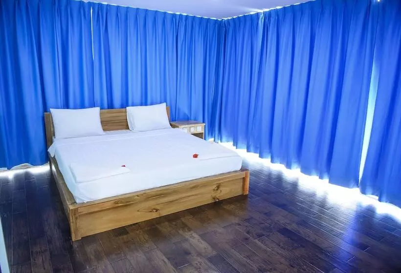 استراحتگاه Koh Rong Ocean View Bungalows