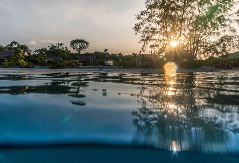 Royal Retreat Resort