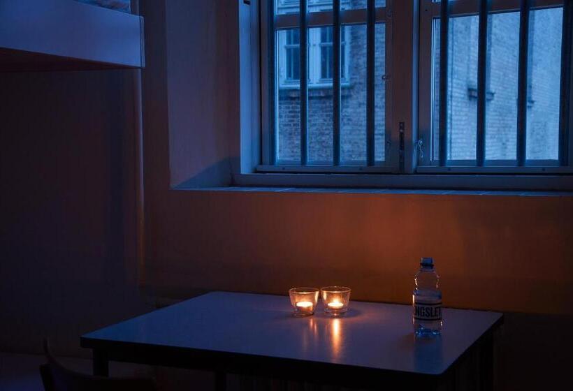 Cămin Sleepin Fængslet