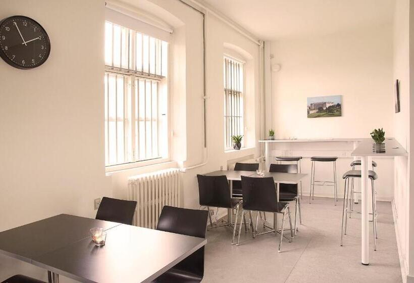 Cămin Sleepin Fængslet