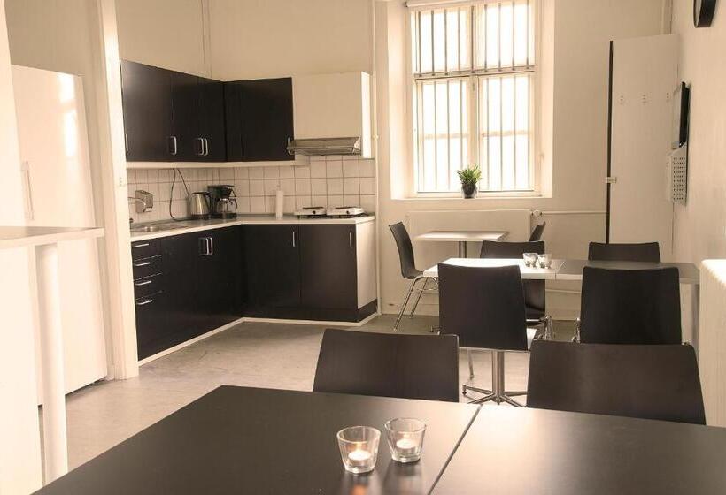 Cămin Sleepin Fængslet