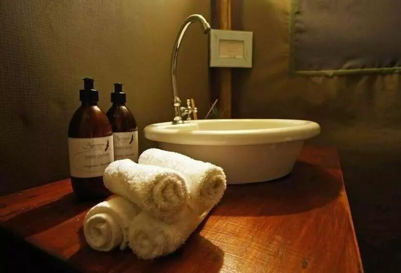ホテル Ngama Tented Safari Lodge