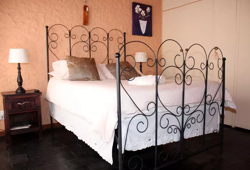 Majatalo Just Tiffany Guest House
