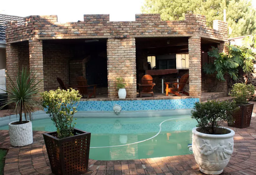 Majatalo Just Tiffany Guest House