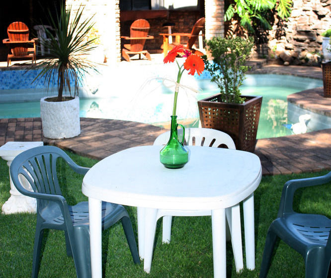 פנסיון Just Tiffany Guest House