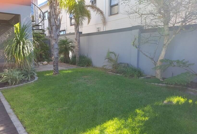 פנסיון Melkbosch Guesthouse