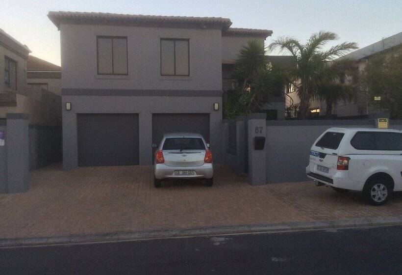 פנסיון Melkbosch Guesthouse