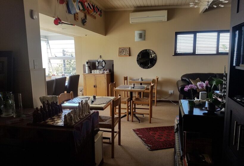 פנסיון Melkbosch Guesthouse