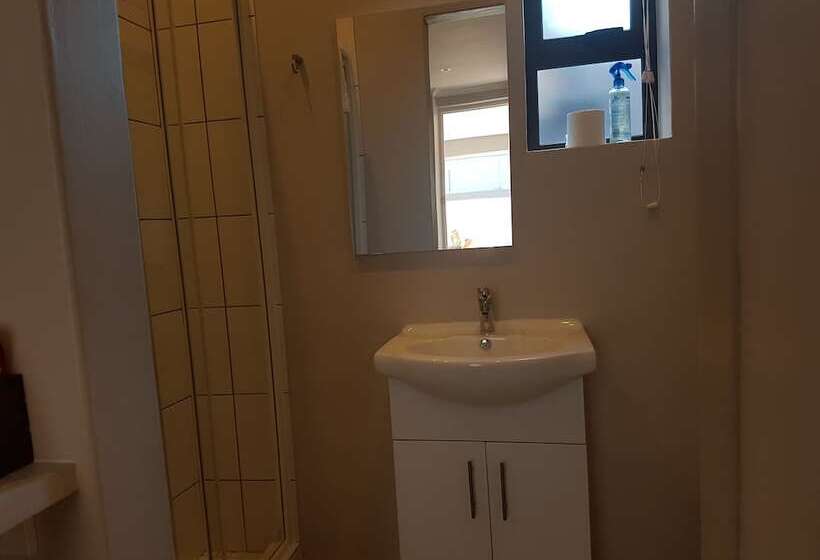 פנסיון Melkbosch Guesthouse