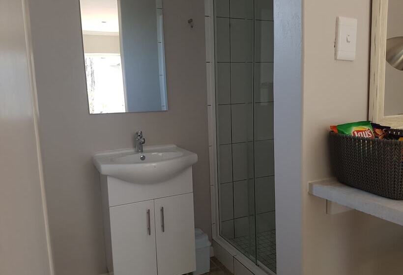 פנסיון Melkbosch Guesthouse