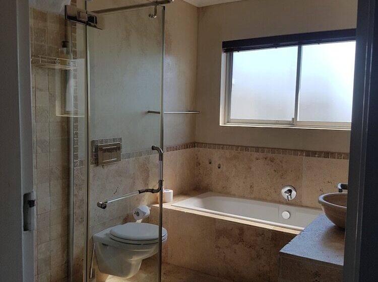 פנסיון Melkbosch Guesthouse