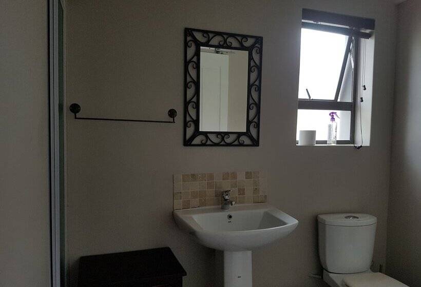 פנסיון Melkbosch Guesthouse