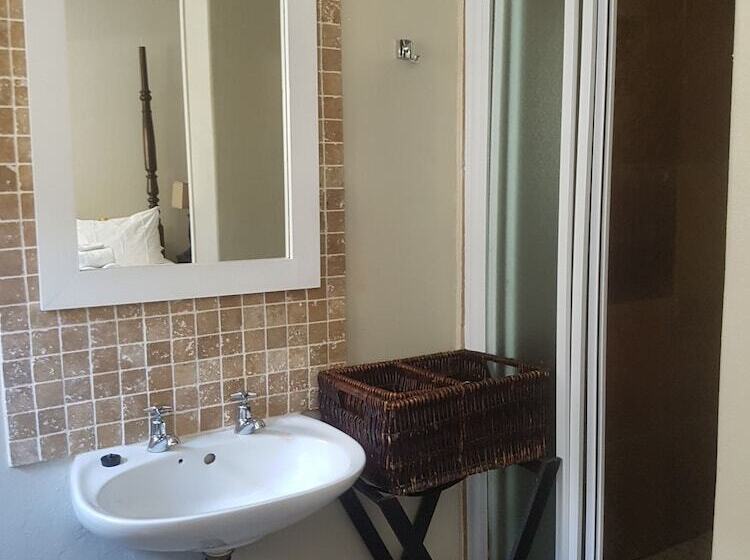 פנסיון Melkbosch Guesthouse