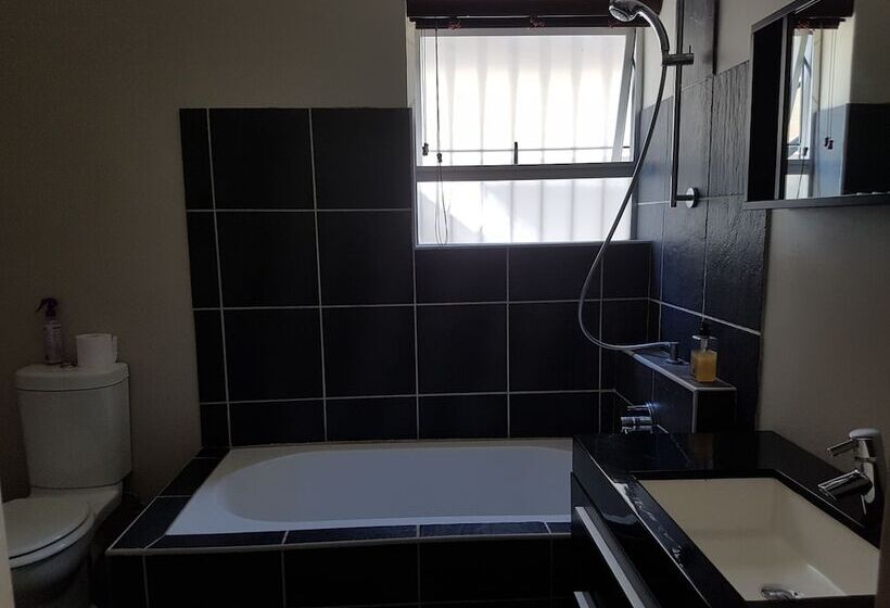 פנסיון Melkbosch Guesthouse