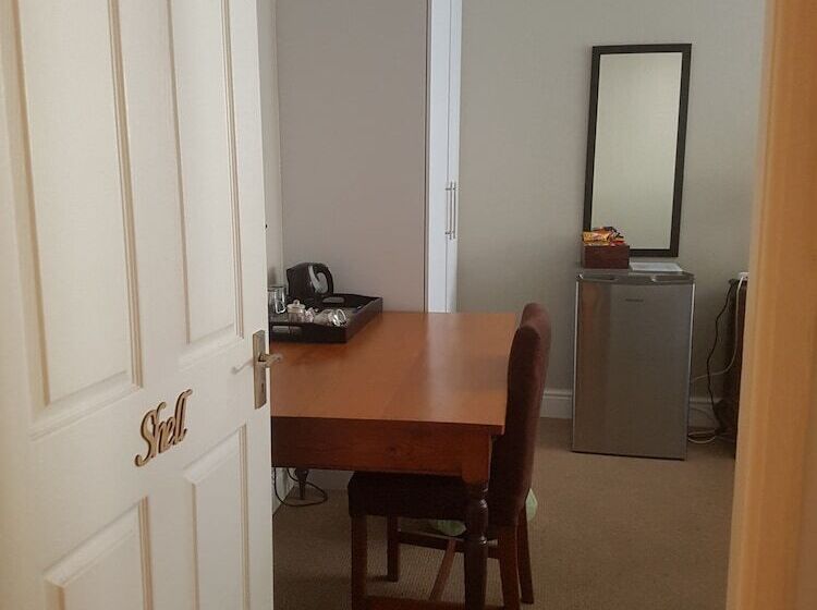 פנסיון Melkbosch Guesthouse