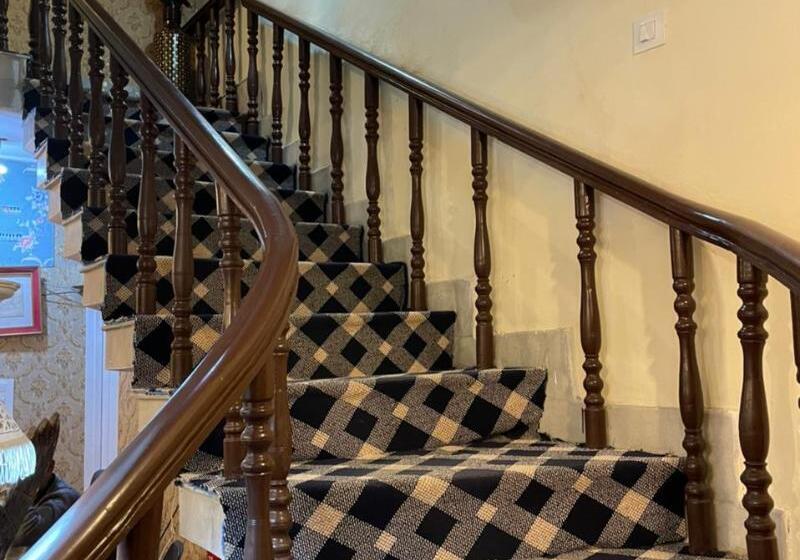 Hotel Heritage Rose Inn