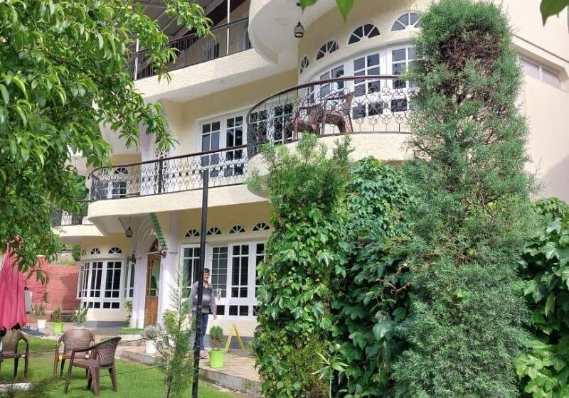 Hotel Heritage Rose Inn