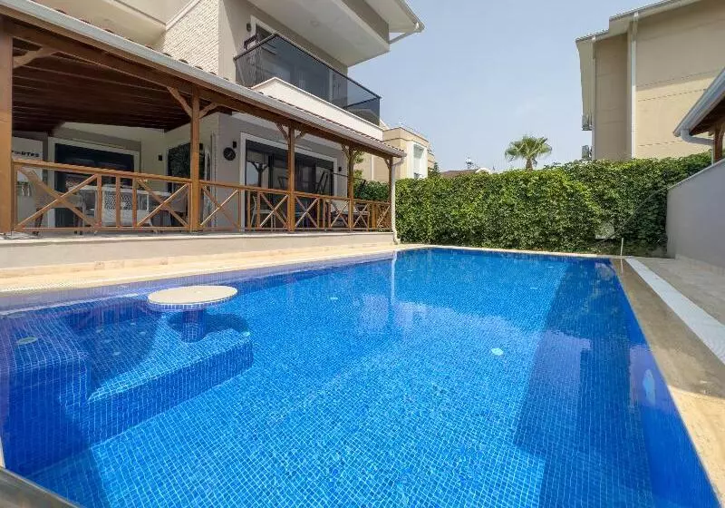 Hotelli Paradise Town Villa Majesty