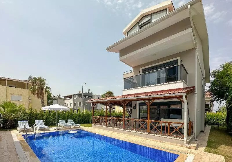 Hotelli Paradise Town Villa Majesty