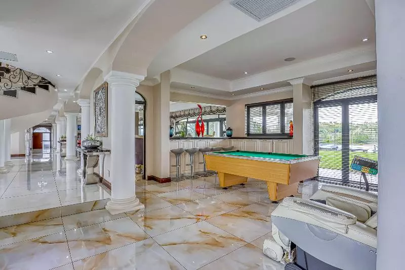 ホテル Villa Tasha Luxury Suites