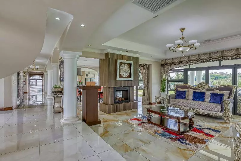 ホテル Villa Tasha Luxury Suites