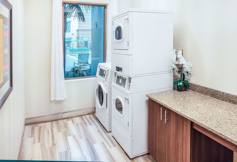 Отель Hampton Inn & Suites Mission Viejo