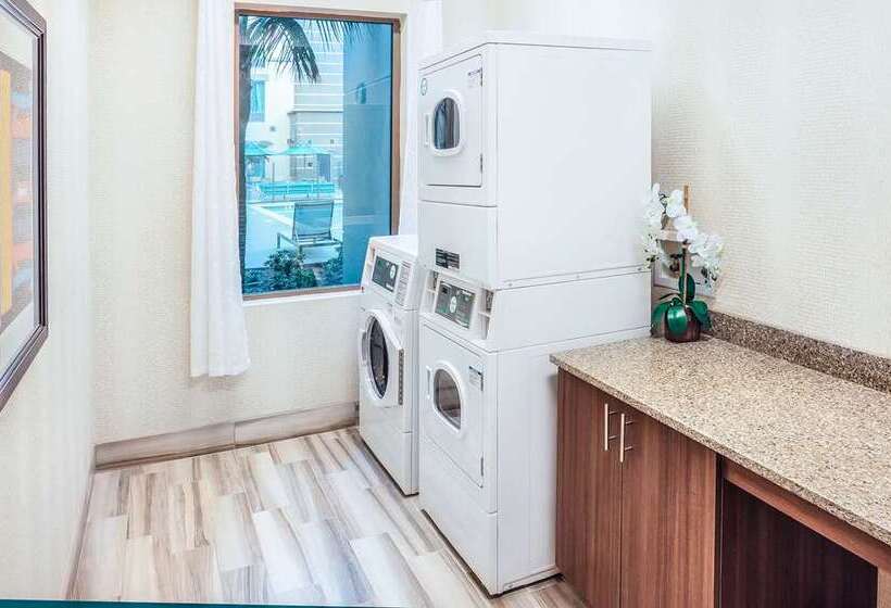 Отель Hampton Inn & Suites Mission Viejo