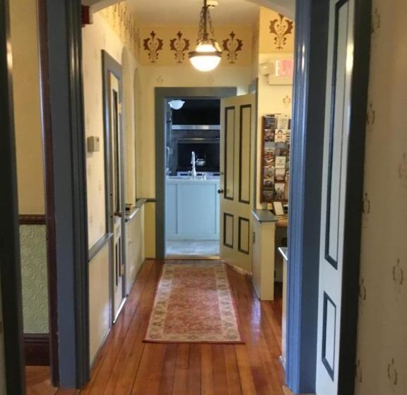 مبيت وإفطار Amherst Inn